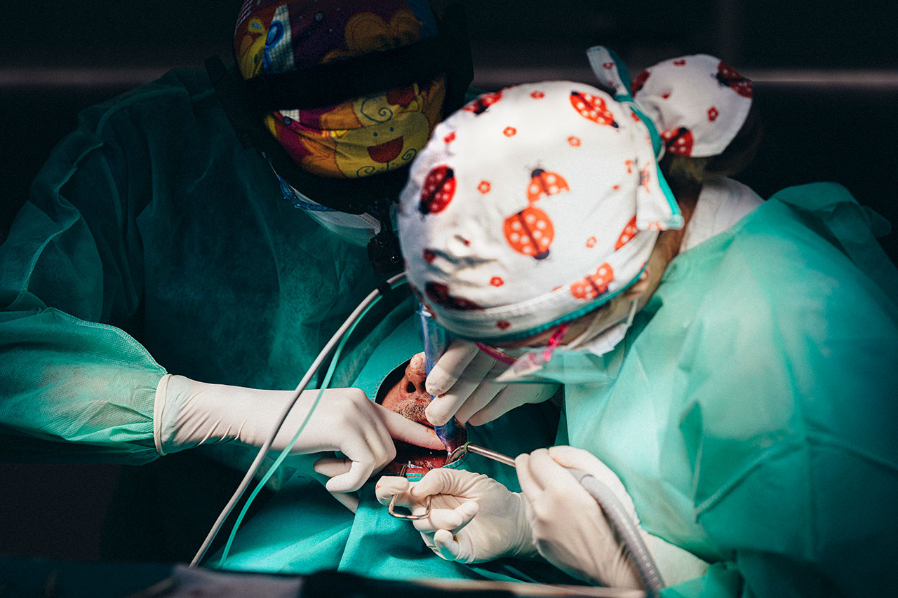 oralni kirurg, Poliklinika Gikić